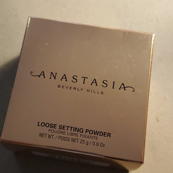 Loose setting powder- 🍌 - Picture 2 of 5